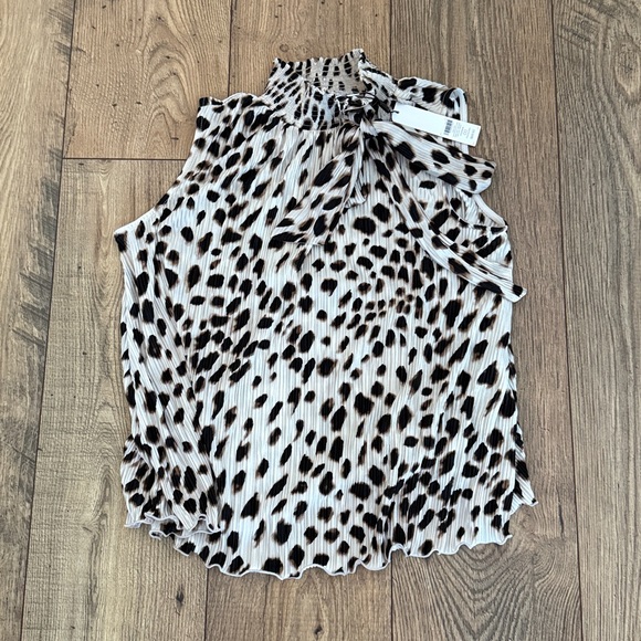 Chico's Pleated Smock Tie-neck Top. NWT. Size 00/xs - Picture 4 of 6